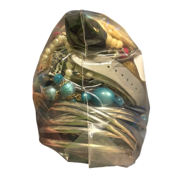 Mystery Jewelry Grab Bag Surprise 2 LB Vintage Costume Modern Pieces Bag #0142 - Picture 3 of 7